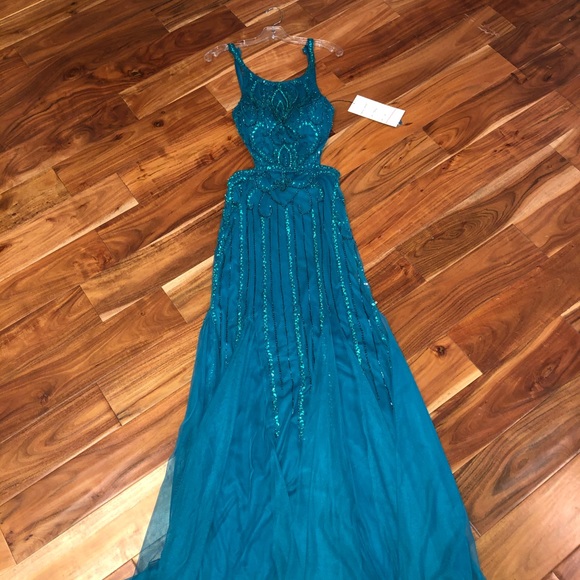 Primavera Couture Prom Dress - Picture 2 of 7